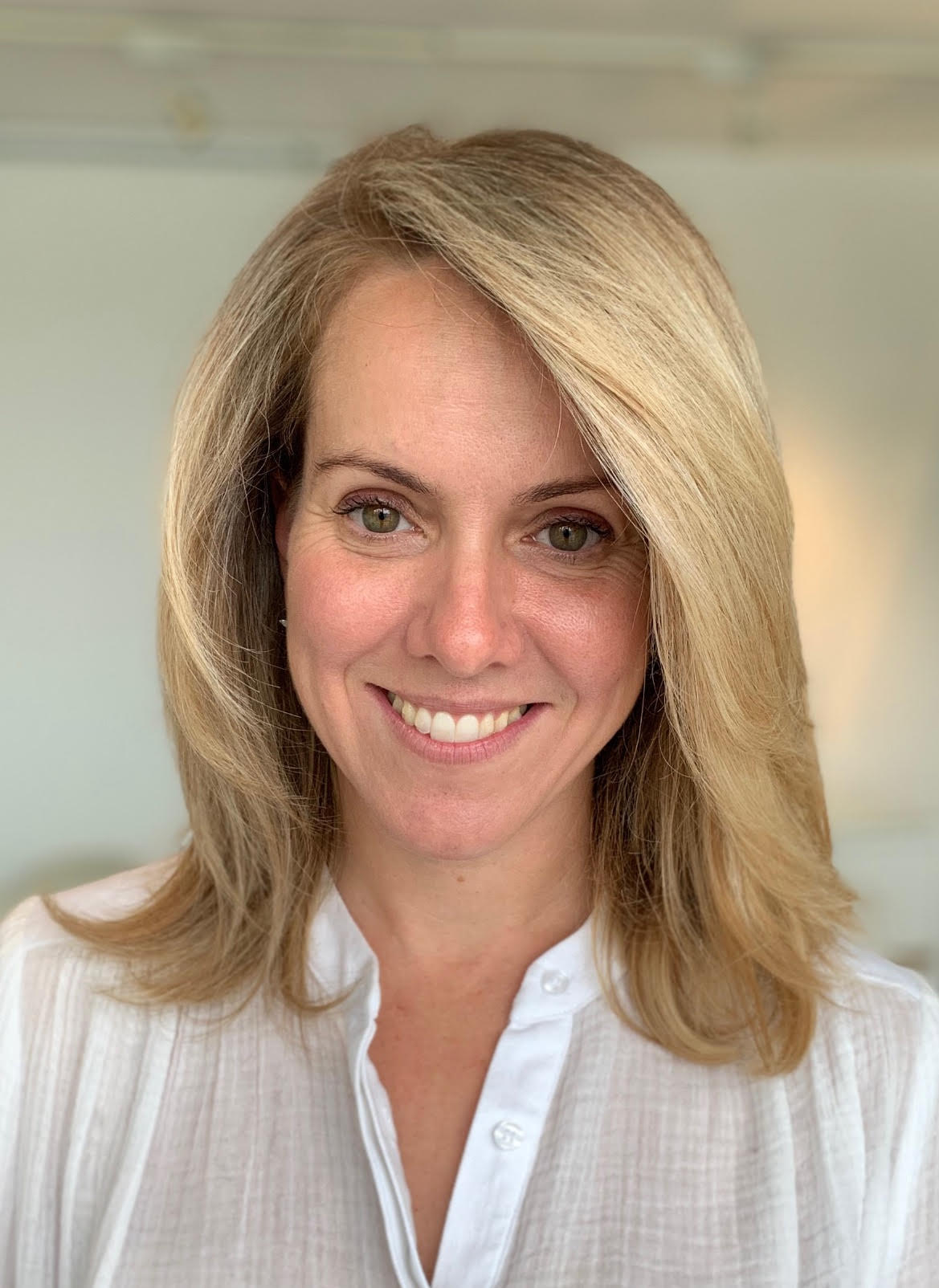 Dr. Lesley Morris